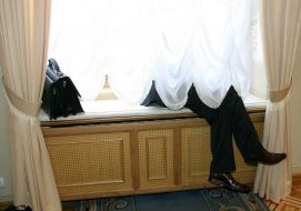 People’s deputy talks by mobile telephone