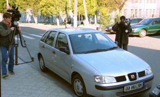Operation staff shoots the Seat car