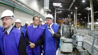 Ющенко визит на ЗАО ”Консюмерс-Стекло-Заря”