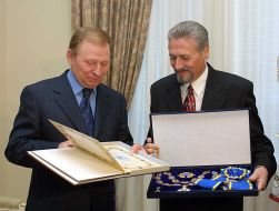 Leonid Kuchma and Emil Constantinescu