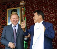Saparmurat Niyazov and Leonid Kuchma