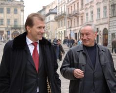 Підписання протоколу щодо передачі стадіону ФК ”Карпати”