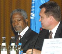 Kofi Annan and Vladimir Seminozhenko