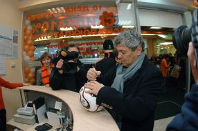 New opening by supermarket ”White swan”. FC ”Shakhter”