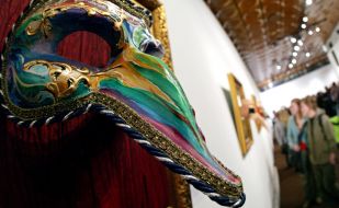 Выставка карнавальных масок