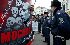 Митинг у здания посольства Российской Федерации в Киеве