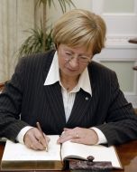 Мэр Одессы получает Флаг Чести Совета Европы