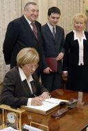 Мэр Одессы получает Флаг Чести Совета Европы