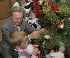 Visit of Zhuravsky to orphanage