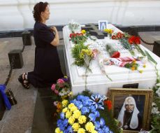 at the tomb of patriarch Vladimir Romaniuk