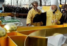 Встановлення 2-х хрестів Свято-миколаївського собору у Києві