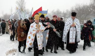 Visit of Heidemarie Stefanyshyn-Piper to v. Yakimiv (Lvovskaya region)
