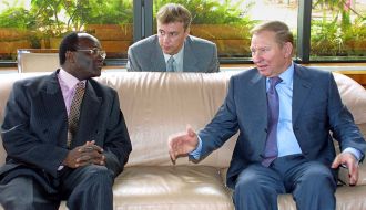 Leonid Kuchma and Nadzhymi Nhene Kariuki