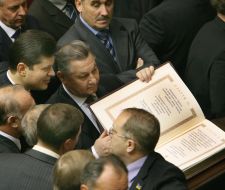 Blocking the podium in Ukrainian parliament