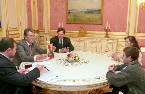 Presenting the Order of Courage to Vadim Nesterchuk