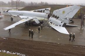 Розрізаний на дві половини важкий бомбардувальник Туполев ТУ-22 М3