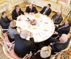 Политические консультации