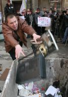 Акция протеста молодежной организации «Прорыв»