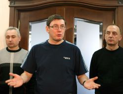 Обыск в квартире Юрия Луценко