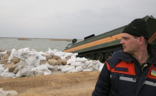 Укрепительные работы на озере Сасык-Сиваш