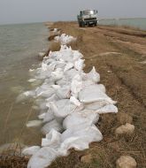 Укрепительные работы на озере Сасык-Сиваш