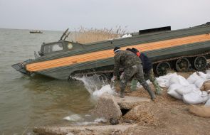 Укрепительные работы на озере Сасык-Сиваш