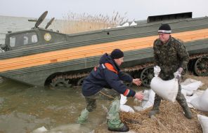 Укрепительные работы на озере Сасык-Сиваш
