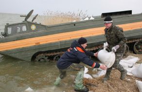 Укрепительные работы на озере Сасык-Сиваш