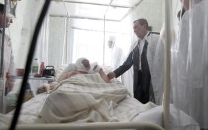 Visit of Chernovetsky to burn centre to Yuriy Titov