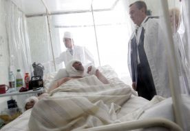 Visit of Chernovetsky to burn centre to Yuriy Titov