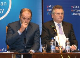 Meeting of Kwasniewski and Pinchuk with students