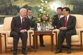 Meeting of Moroz and chairman of China Hu Tszintao