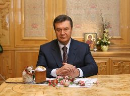 Янукович накануне Пасхи