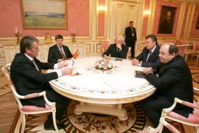Meeting of Yuschenko and Yanukovich