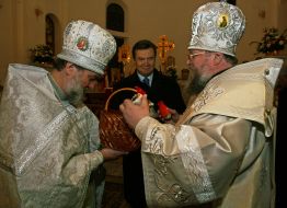 Viktor Yanukovich during Easter service