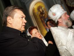 Viktor Yanukovich during Easter service