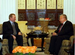 Leonid Kuchma, Tung Chi Hva 