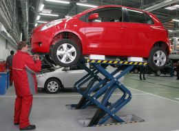 Відкриття автомобільного центру