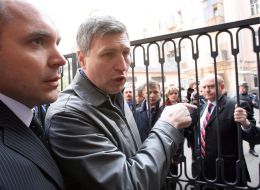 Столкновение у Конституционного Суда