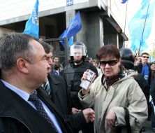 Столкновение у Конституционного Суда