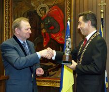 Vassilis Papageorgopulos and Leonid Kuchma