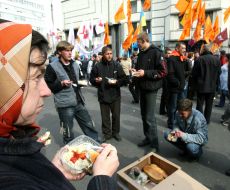 Meeting of opposition and coalition near Constitutional law-court
