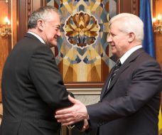 Meeting of Aleksandr Moroz and Terry Davis