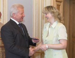 Вручення посвідчень новообраним суддям