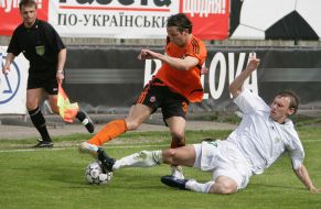 Alyaksey Suchkov and Dario Srna