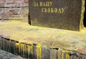 Осквернение памятника ”Героям Крут”
