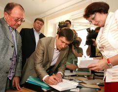 Delivering of work record cards to deputies