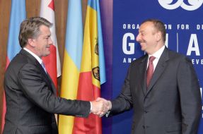 Віктор Ющенко та Ільхам Алієв