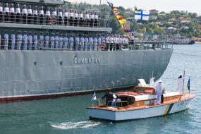 Crew of the ship ”Slavutych” greets Viktor Yushchenko