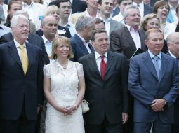 Bill Clinton, Katerina Yushchenko, Gerhard Schroeder and Leonid Kuchma